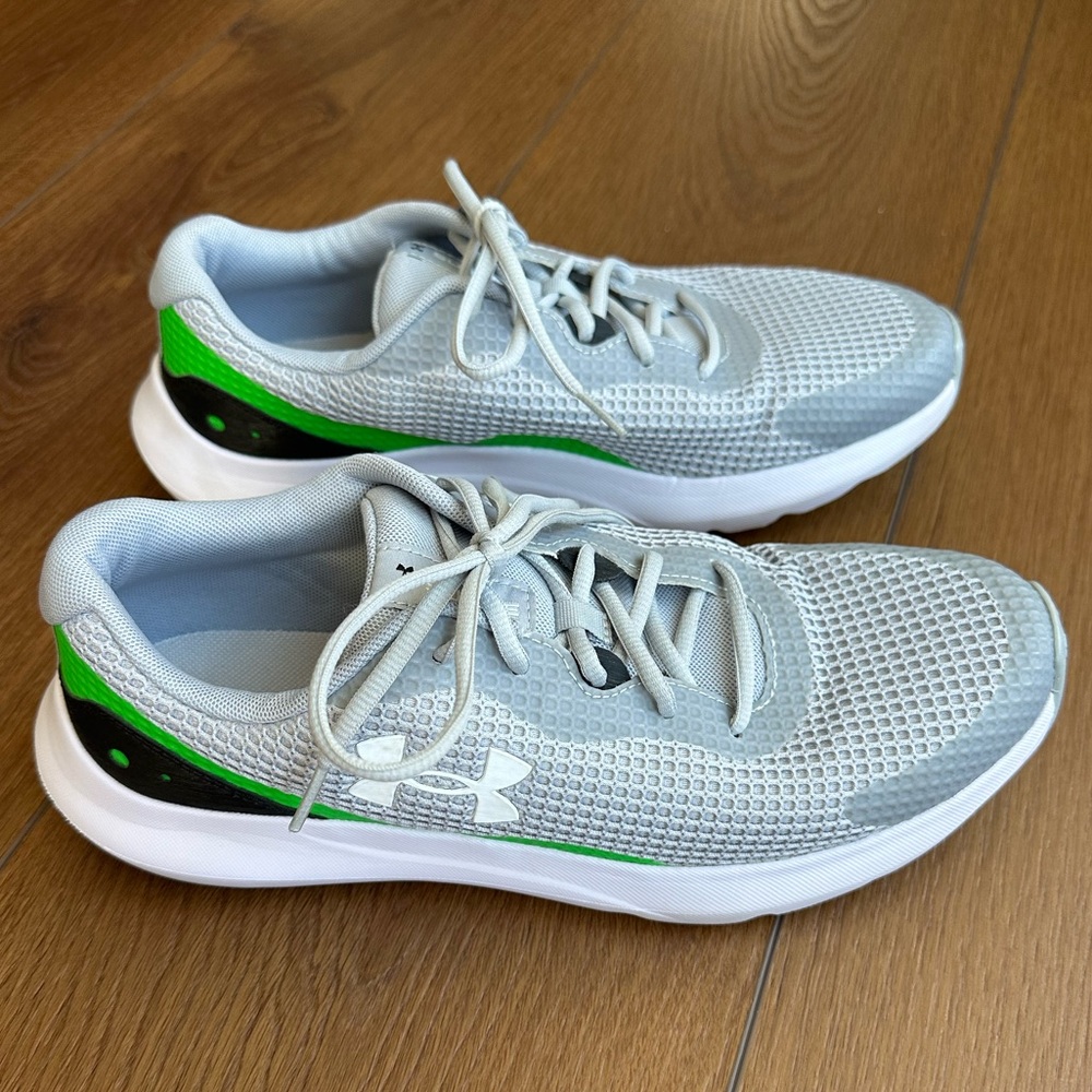 Under Armour lightweight Gray and Green Athletic Shoes